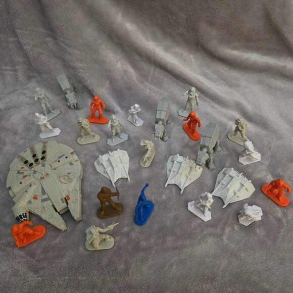 Star Wars Plastic Figures w/ Chewbacca Flashlight - Picture 1 of 9